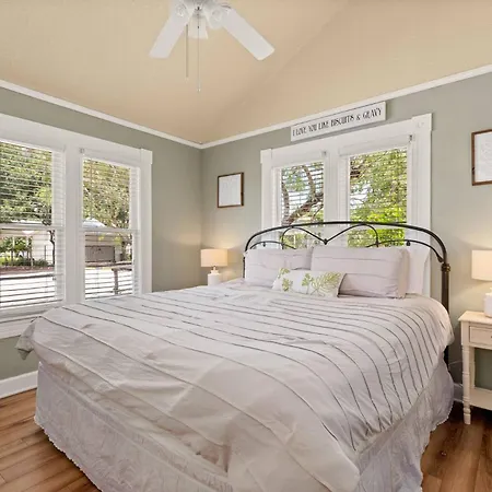 #23 The Rose Cottage At Garrison In Gruene